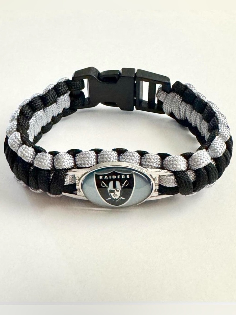 Las Vegas Raiders Paracord Bracelet with Logo Pendant